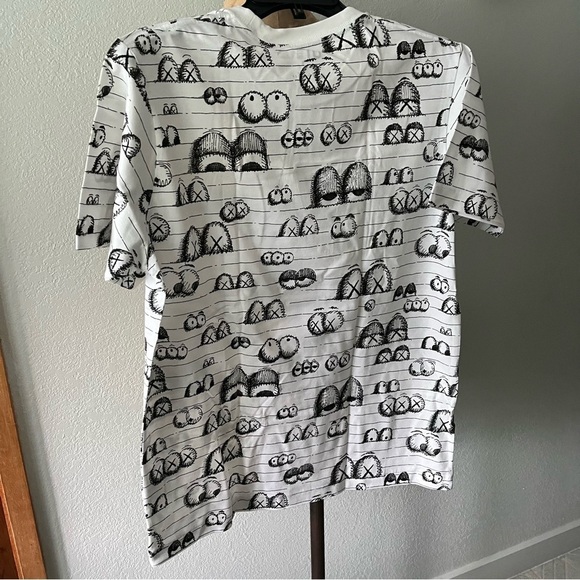 NEW KAWS x UNIQLO 2016 sz L White AOP Tee XX Eye Balls Short Sleeve Tshirt - Picture 4 of 6